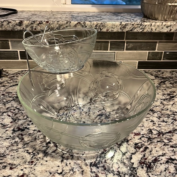 Tulip Le Party Chip and dip bowls.  EUC - Picture 1 of 4